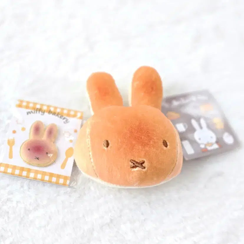 [BUNJANG] Miffy Bakery Miffy Bread Keychain + Miffy Bread Badge Set / 교토 모리노키친 미피 베이커리 미피 빵 키링 + 미피 빵 뱃지
