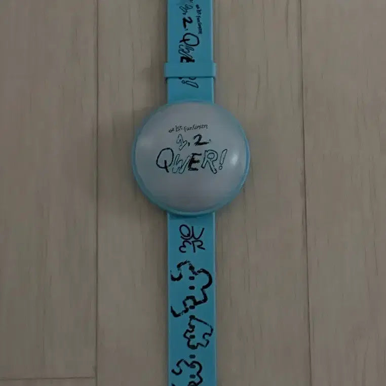 [BUNJANG] QWER Fan Concert Cheering Bracelet / [상태 최상] QWER fan concert 응원 팔찌