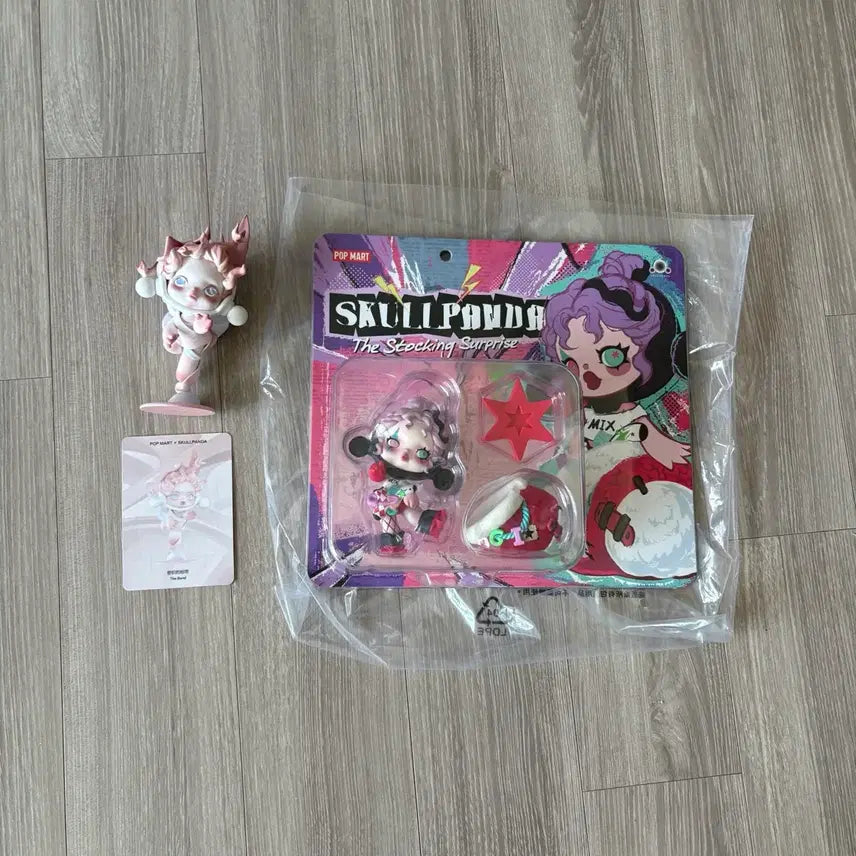 [BUNJANG] Pop Mart Skullpanda Christmas Blister Sealed / 사은품증정)팝마트 스컬판다 크리스마스 블리스터 미개봉