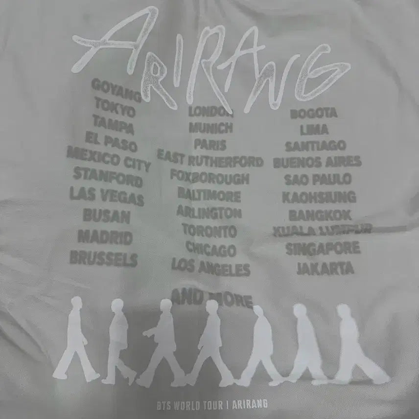 [BUNJANG] BTS Arirang World Tour Official S/S Tour T-Shirt L / BTS 아리랑 월드투어 공식 굿즈 S/S 투어 반팔 티셔츠 L