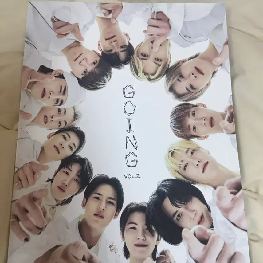 [BUNJANG] Seventeen Going Seventeen Magazine 2 Photocard Bundle Set / 고잉 세븐틴 매거진 2 포카포함