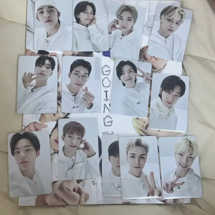 [BUNJANG] Seventeen Going Seventeen Magazine 2 Photocard Bundle Set / 고잉 세븐틴 매거진 2 포카포함