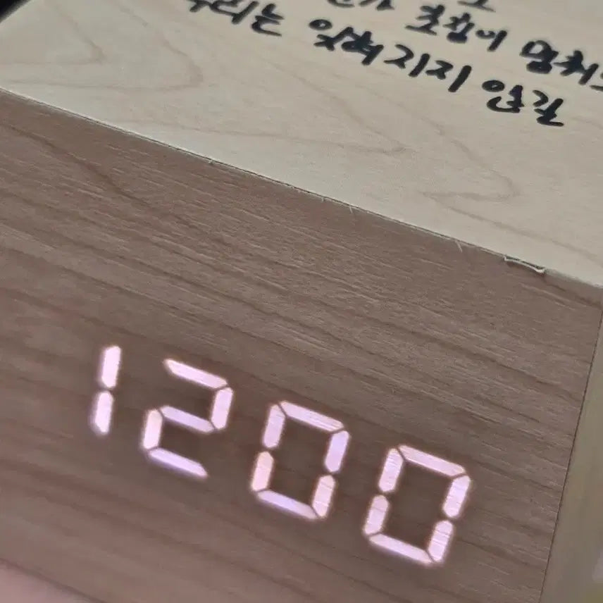 [BUNJANG] Wanna One Kang Daniel Wood Desk Clock (Fan-Made) / 워너원 강다니엘 나무시계 탁상시계 (팬제작 버전)