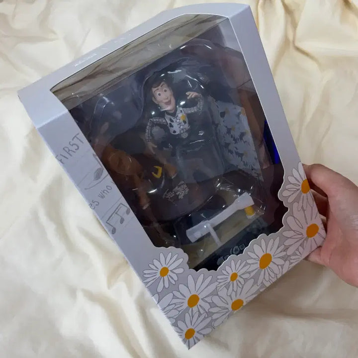 [BUNJANG] PEACEMINUSONE x Toy Story The First-Ran Diorama Figure Record Player (Sealed) / (미개봉새상품) 무료배송 피스마이너스원 x 토이 스토리 더 퍼스트팬 디오라마 피규어 레코드 플레이