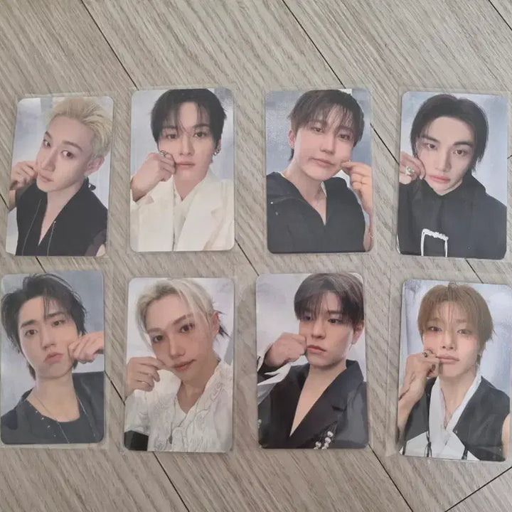 [BUNJANG] Stray Kids SKZOO Run It Concert MD Photocard Set / 스트레이키즈 스키즈 런잇 콘서트 엠디 포카 set
