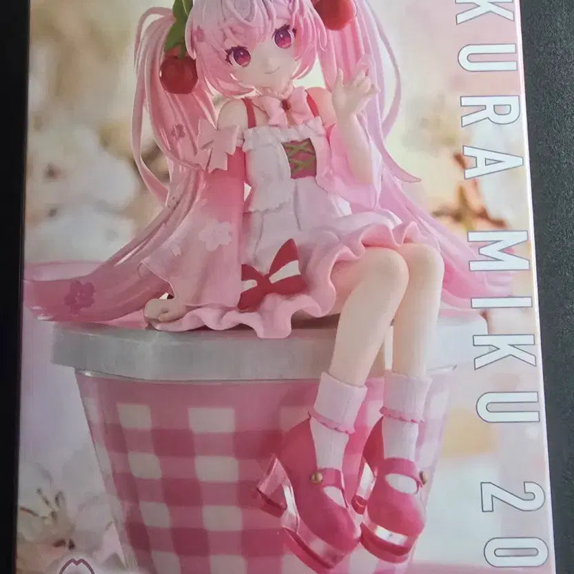[BUNJANG] FURYU Vocaloid Hatsune Miku Sakura 2025 Noodle Stopper Figure / 하츠네 미쿠 사쿠라 2025 누들스토퍼 피규어 판매합니다