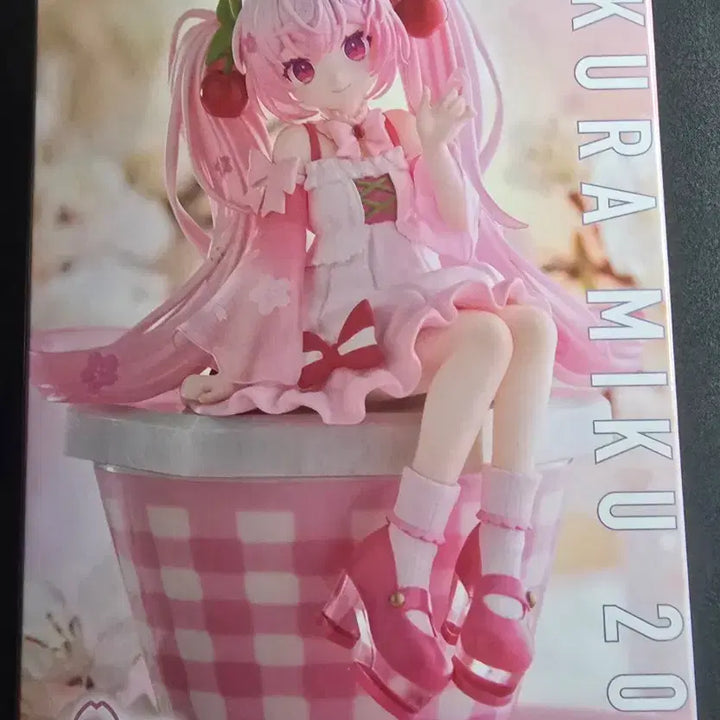 [BUNJANG] FURYU Vocaloid Hatsune Miku Sakura 2025 Noodle Stopper Figure / 하츠네 미쿠 사쿠라 2025 누들스토퍼 피규어 판매합니다