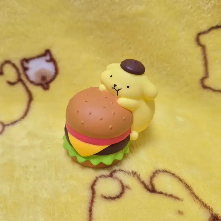 [BUNJANG] Sanrio Pompompurin "Ate Too Much" Soft Vinyl Gacha Figure Bundle Set / (일괄)산리오 폼폼푸린 너무 많이 먹어버렸어 과식해버렸다 소프비 가챠 피규어 햄버거 머핀