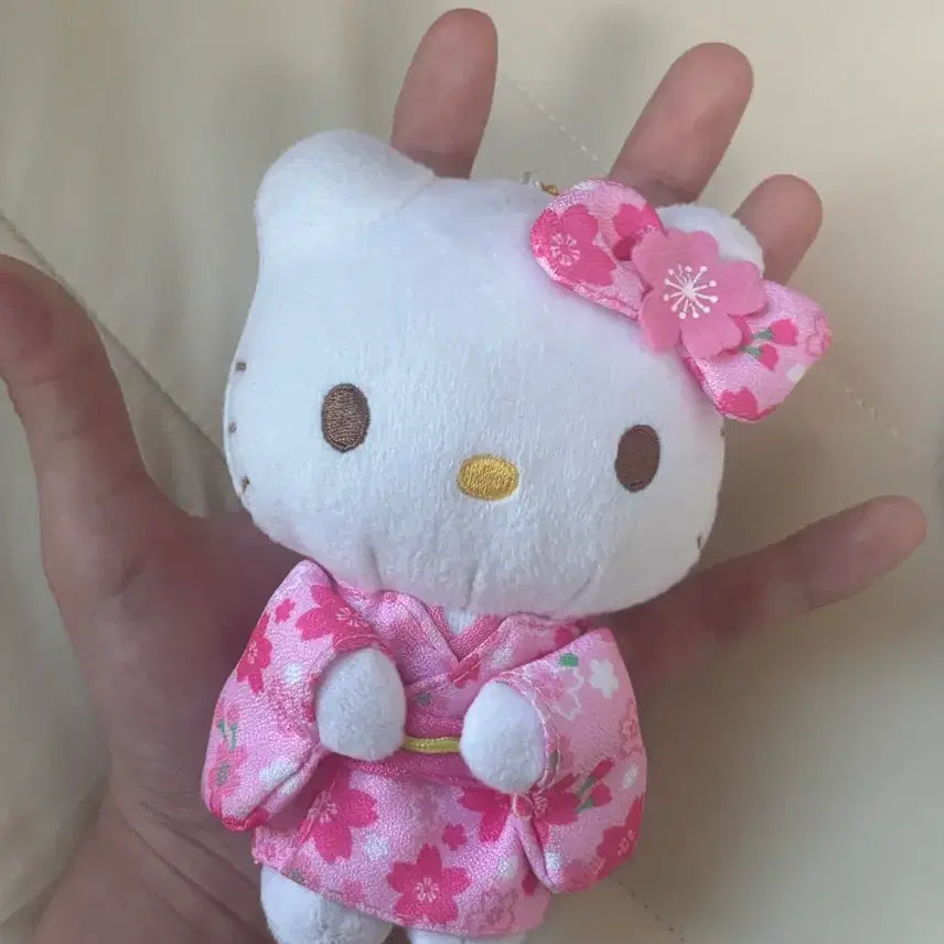 [BUNJANG] Hello Kitty Kimono Keychain Doll / 키티 키링 인형 벚꽃 기모노