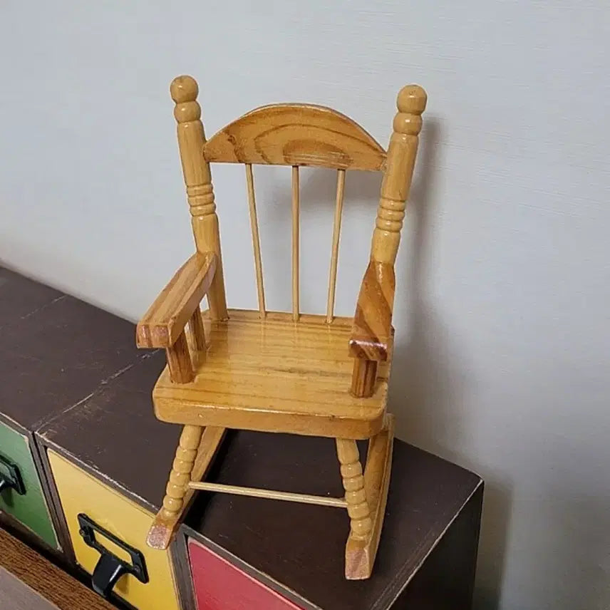 [BUNJANG] Handmade Wooden Rocking Chair for 1/6 Scale Dolls (Under 24cm) / 육일돌 인형 흔들의자 팝니다