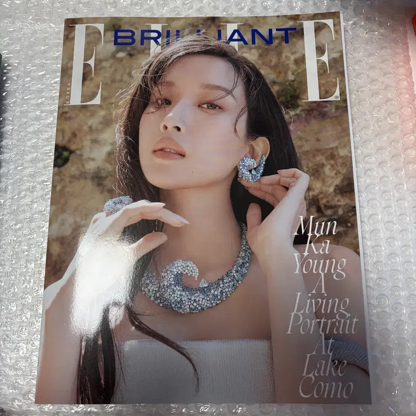 [BUNJANG] Mun Ka Young Elle Korea Magazine Cover Photoshoot / 문가영 표지 부록 엘르 코리아 8월호 매거진 화보 ELLE 잡지