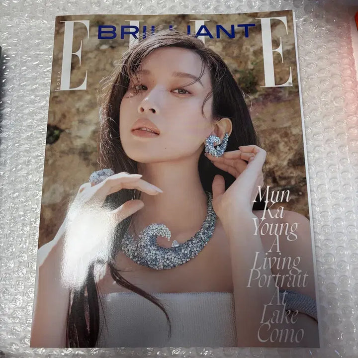 [BUNJANG] Mun Ka Young Elle Korea Magazine Cover Photoshoot / 문가영 표지 부록 엘르 코리아 8월호 매거진 화보 ELLE 잡지