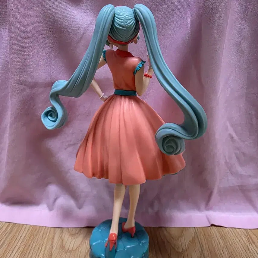 [BUNJANG] Hatsune Miku World Journey Figure (Box Not Included) / [택포] 하츠네 미쿠 월드 저니 피규어 (박스 없음)