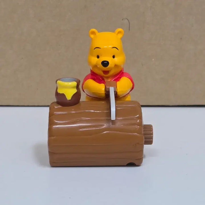 [BUNJANG] Disney Winnie the Pooh Honey Pot Log Pencil Sharpener / 디즈니 푸우 꿀단지 통나무 연필깎이