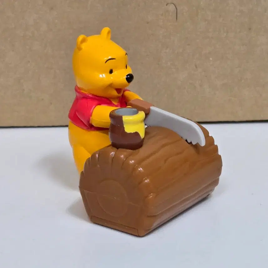 [BUNJANG] Disney Winnie the Pooh Honey Pot Log Pencil Sharpener / 디즈니 푸우 꿀단지 통나무 연필깎이