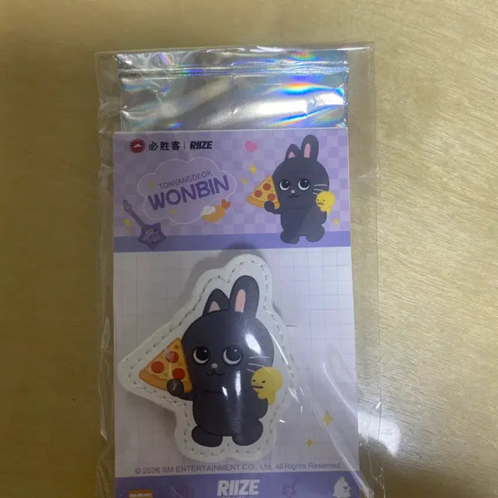 [BUNJANG] Pizza Hut China Collaboration Hair Clip + Photocard (Wonbin) / 중국 피자헛 MD 머리핀+포카 (원빈)
