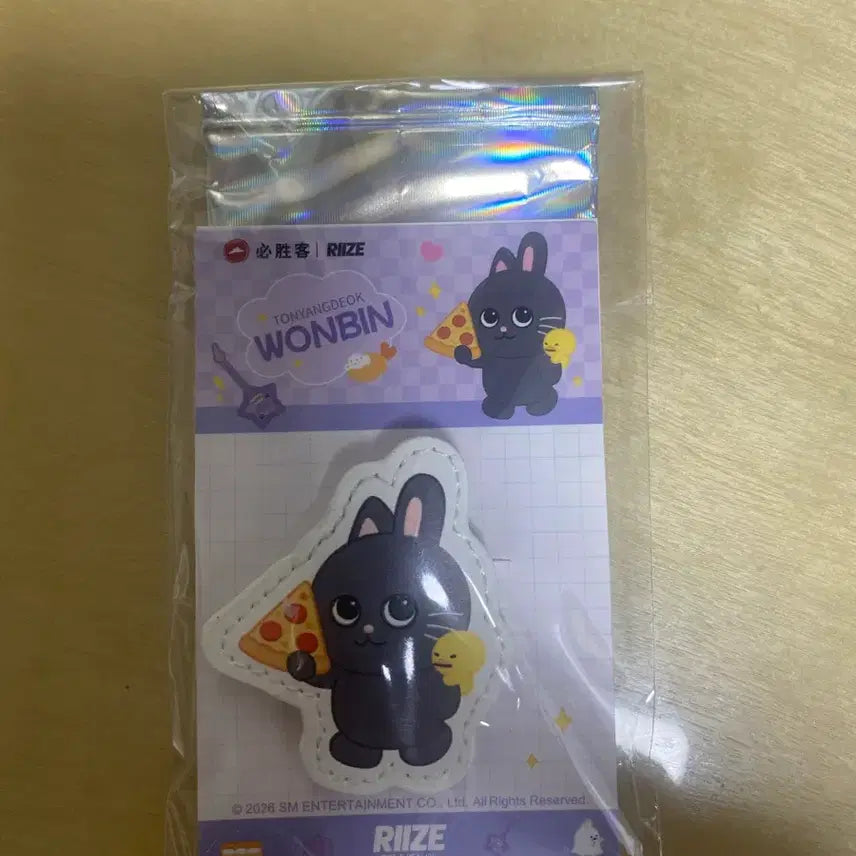 [BUNJANG] Pizza Hut China Collaboration Hair Clip + Photocard (Wonbin) / 중국 피자헛 MD 머리핀+포카 (원빈)
