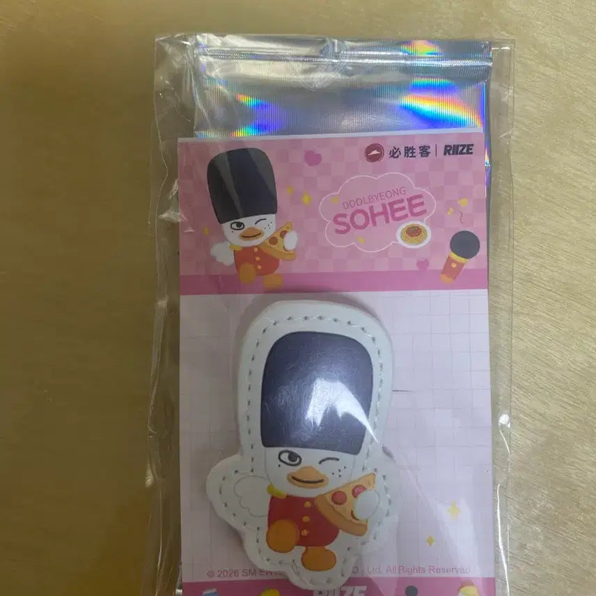 [BUNJANG] Pizza Hut China Collaboration Hair Clip + Photocard (Ddaolbyeong) / 중국 피자헛 MD 머리핀+포카 (똘병)