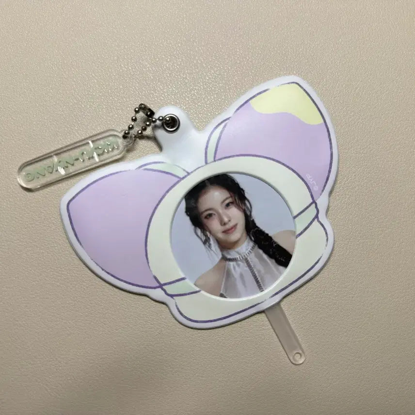 [BUNJANG] NMIXX Gyujin Mini Picket Keyring / 엔믹스 규진 미니 피켓 키링 믹스피 뀨냥이
