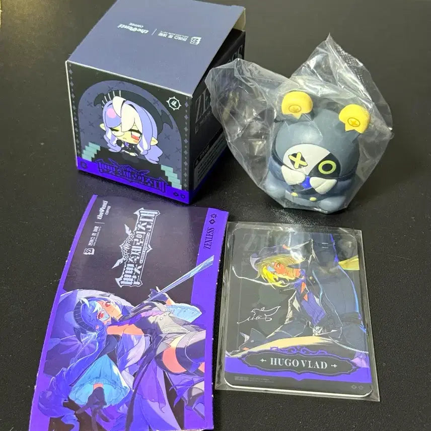 [BUNJANG] The Venti x GenZonje Vivian Hugo Figure Cup Holder &amp; Photocard Bundle Set / 더벤티 젠존제 방부 피규어 비비안 컵홀더 휴고 포카 젠레스 존 제로