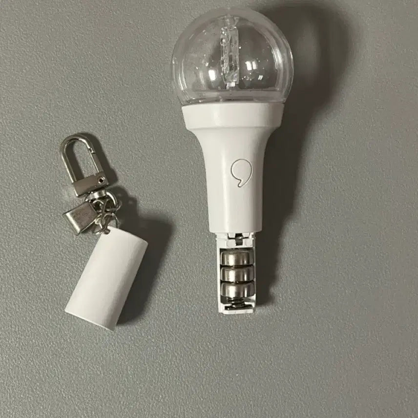 [BUNJANG] IVE Official Light Keyring (Mini Lightstick) / 아이브 공식 라이트 키링 (미니응원봉)