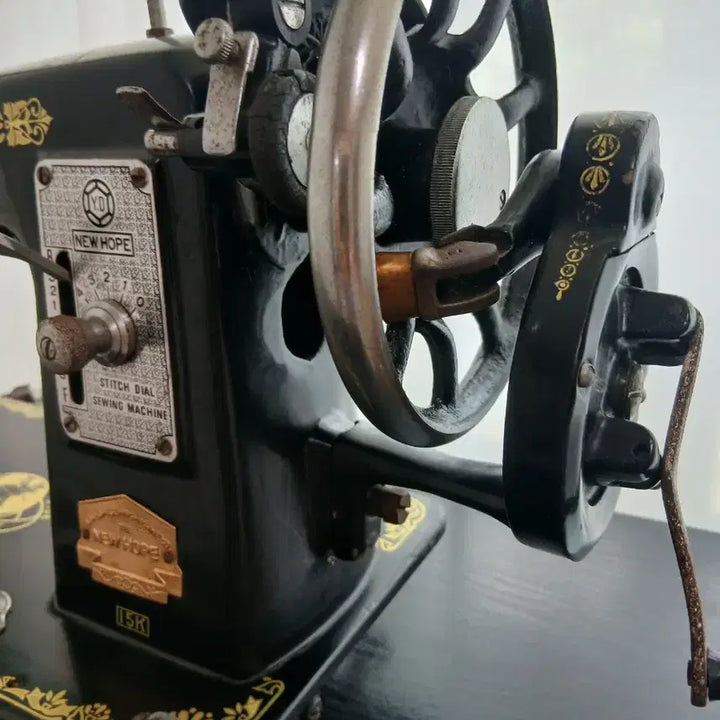 [BUNJANG] New Hope Hand-Cranked Sewing Machine Head Industrial Art Object / 손 재봉틀 순수 수동기계의 진수 산업예술품 오브제 미싱