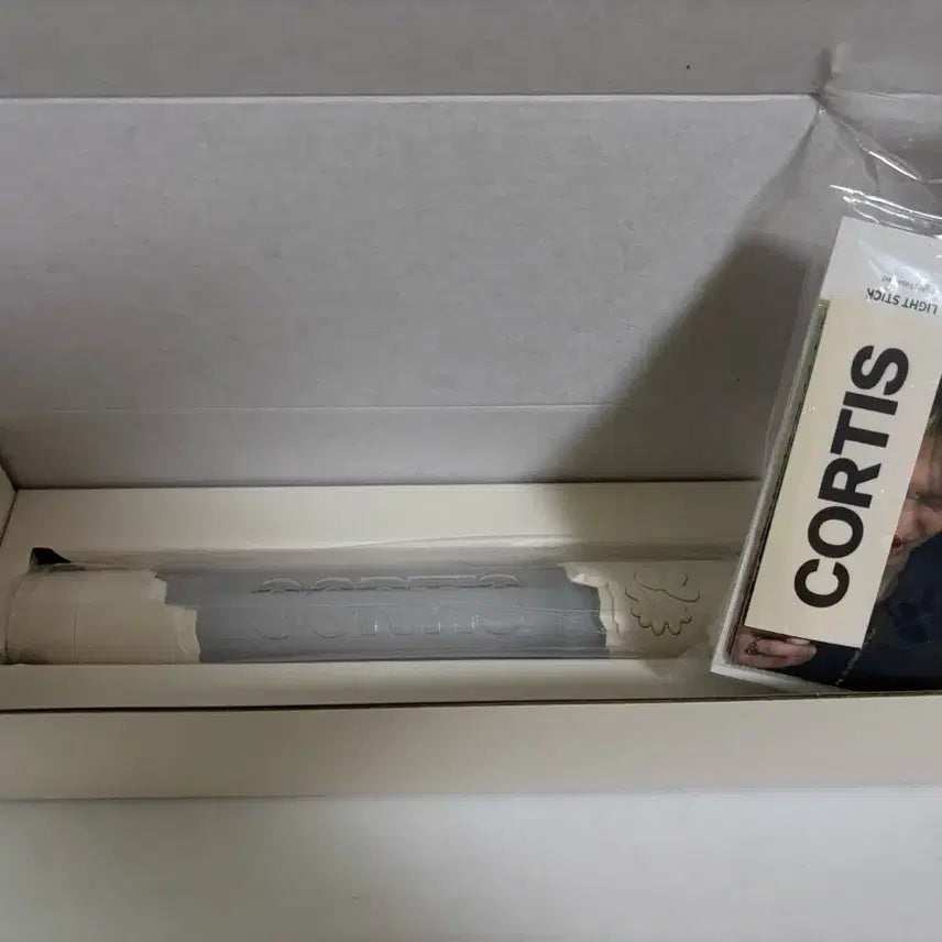 [BUNJANG] Cortis Lightstick Photocard Set / 코르티스 응원봉 판매 (1번 사용, 포카 구성품 모두 있습니다)