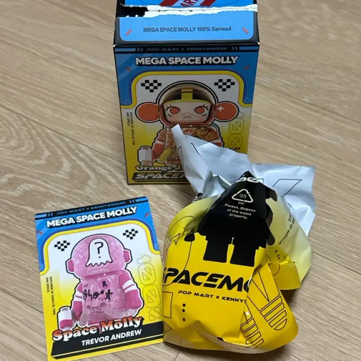 [BUNJANG] Pop Mart Mega Space Molly 100% Series 4 / 팝마트 메가 스페이스 몰리 100% 시리즈4