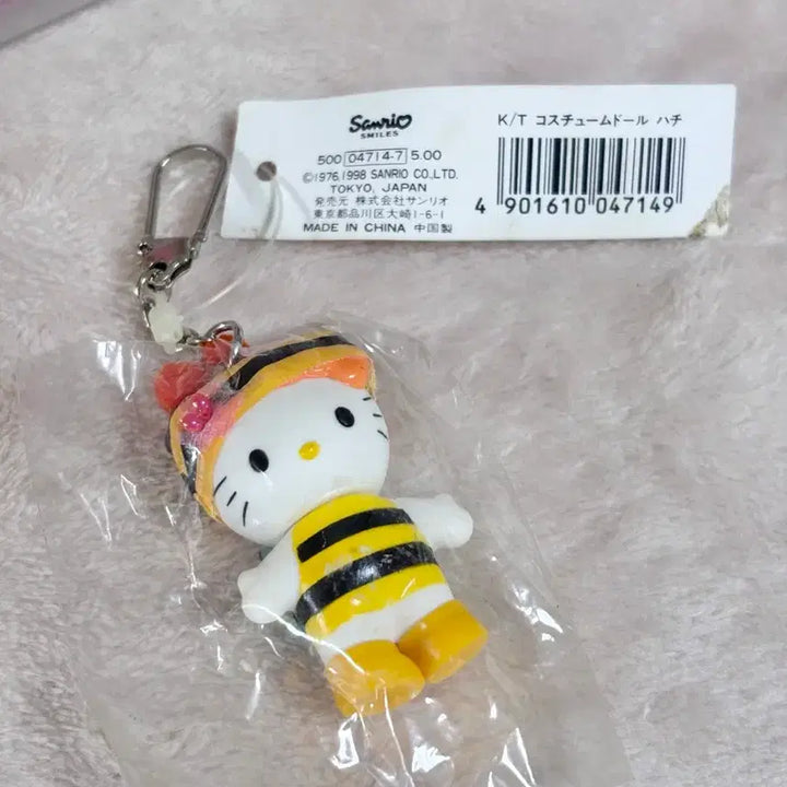 [BUNJANG] Vintage Sanrio Hello Kitty Bee Costume Strap Mascot / 고전 산리오 헬로키티 꿀벌 옷벗키 키티스트랩 마스코트 코스튬