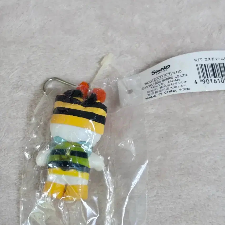 [BUNJANG] Vintage Sanrio Hello Kitty Bee Costume Strap Mascot / 고전 산리오 헬로키티 꿀벌 옷벗키 키티스트랩 마스코트 코스튬
