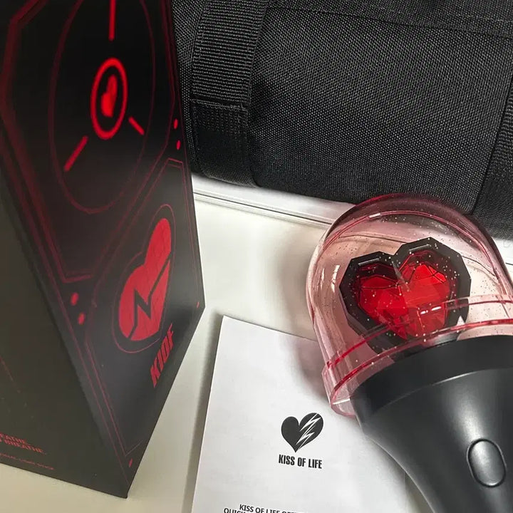 [BUNJANG] KISS OF LIFE Official Lightstick (Bbyongbong) / 키스오브라이프 응원봉 삐용봉 양도