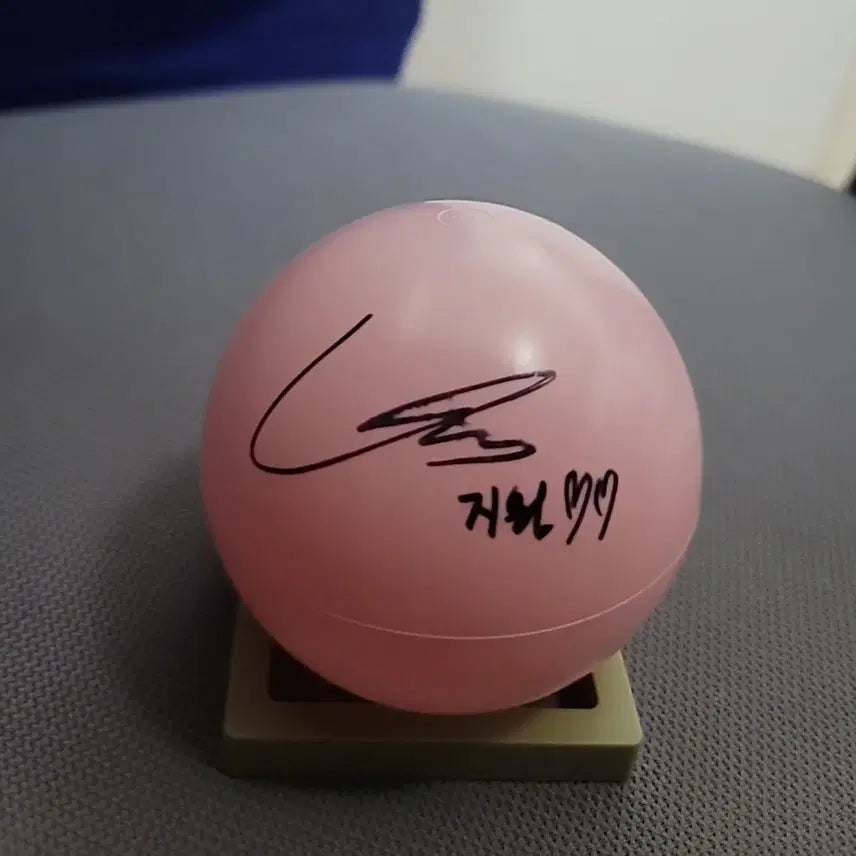 [BUNJANG] fromis_9 Jiwon Autographed Ball / 프로미스나인 박지원 싸인볼