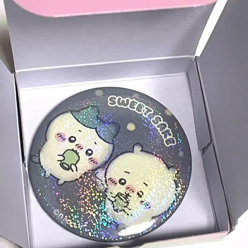 [BUNJANG] Monjakkwi Mogumogu Hologram Can Badge / 먼작귀 모구모구 캔뱃지
