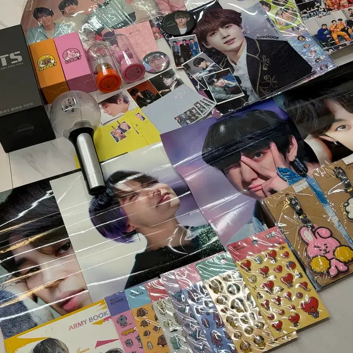 [BUNJANG] BTS Early Merchandise Bundle Set (Army Bomb, Fan Goods, Official Goods) / 급처 방탄소년단 초기 굿즈 (아미봉 아미밤 응원봉, 비공굿, 공굿 전부) 일괄