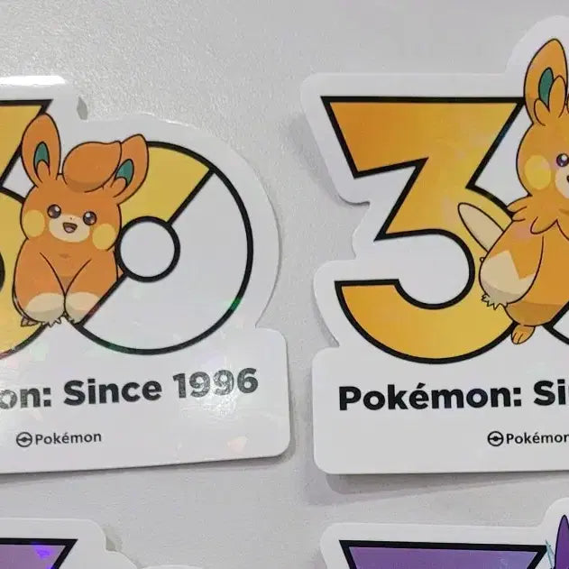 [BUNJANG] Pokemon 30th Anniversary Logo Sticker Set (Bamo, Parmot) / (교환/판매) 포켓몬 30주년 로고 스티커 빠모 빠르모트 2장 세트