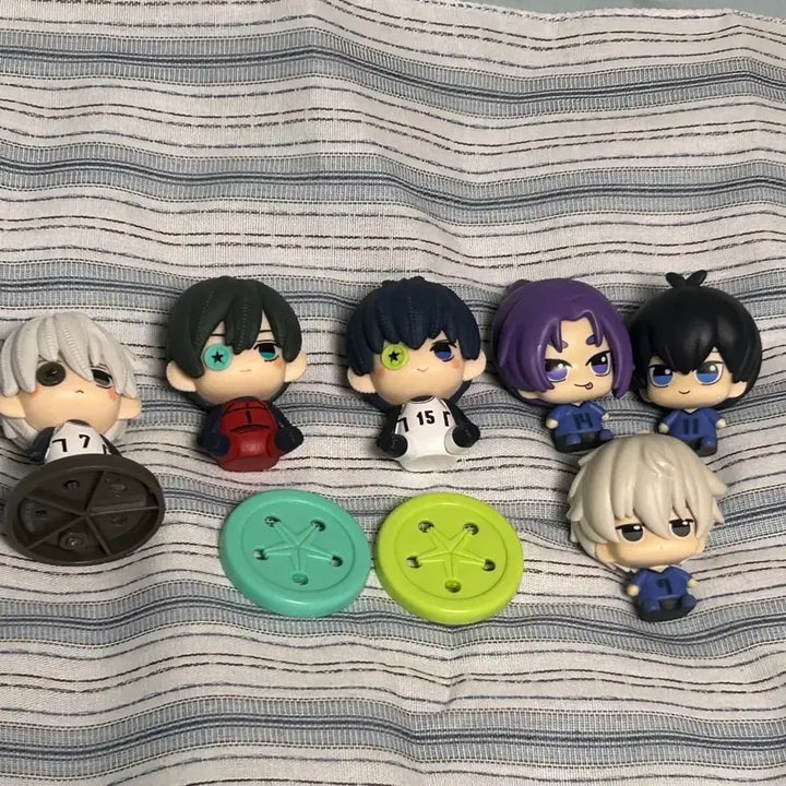 [BUNJANG] Blue Lock Button Gacha Set &amp; Owari Figure Bundle / 블루록 오스와리피규어 단추가챠 6종 일괄 (이사기 린 레오 나기 피규어)