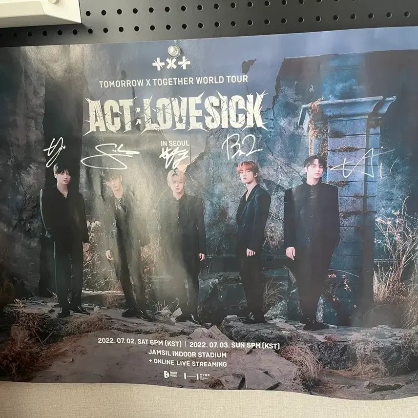 [BUNJANG] TXT Act: Lovesick World Tour Autographed Poster / 투바투 txt 럽식콘 싸인 포스터 world tour act:lovesick
