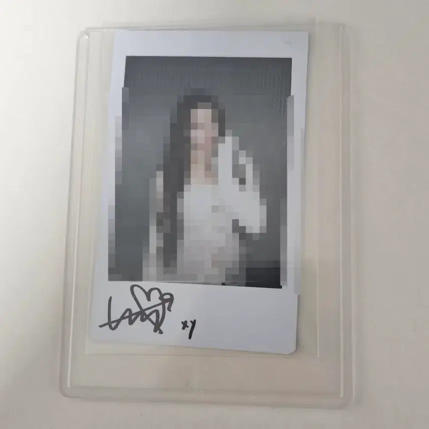 [BUNJANG] tripleS Xinyu Baby Flower Apple Music Fan Sign Signed Polaroid Photocard / 260712 트리플에스 신위 싸폴 대면 팬싸 애플뮤직 tripleS