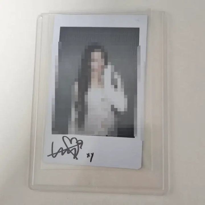 [BUNJANG] tripleS Xinyu Baby Flower Apple Music Fan Sign Signed Polaroid Photocard / 260712 트리플에스 신위 싸폴 대면 팬싸 애플뮤직 tripleS