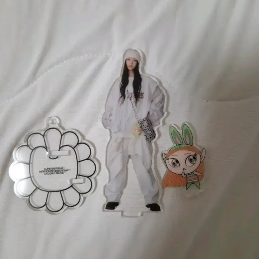 [BUNJANG] NewJeans Haerin Supernatural Acrylic Stand / 해린 슈퍼내추럴 아크릴스탠드 판매