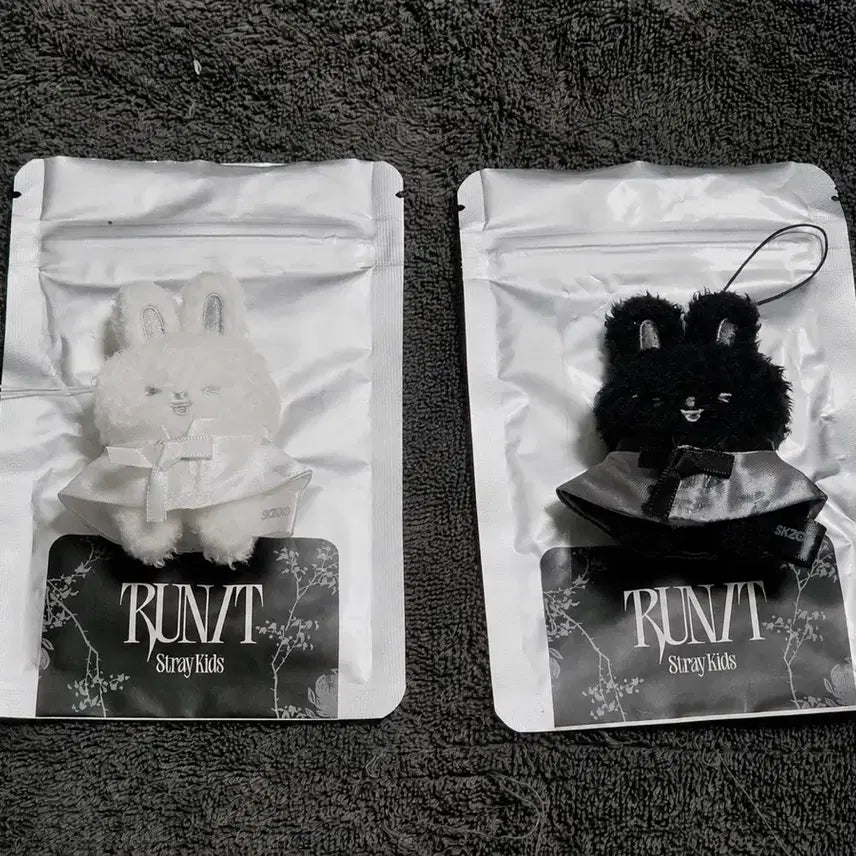 [BUNJANG] Stray Kids Run It Micro Skzoo Rabbit Bundle Set / 스트레이키즈 런잇 마이크로 스키주 리빗 음 양 일괄