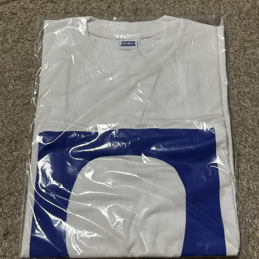 [BUNJANG] Kyuhyun Blue Egg T-Shirt / 규현 청색알 티셔츠 양도
