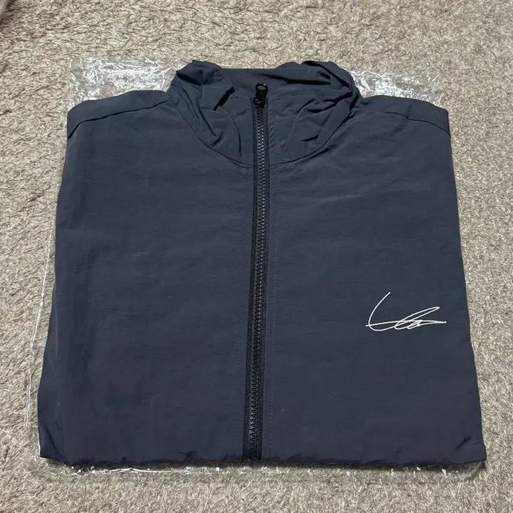 [BUNJANG] Kyuhyun 10th Anniversary Windbreaker / 규현 10주년기념 바람막이 양도