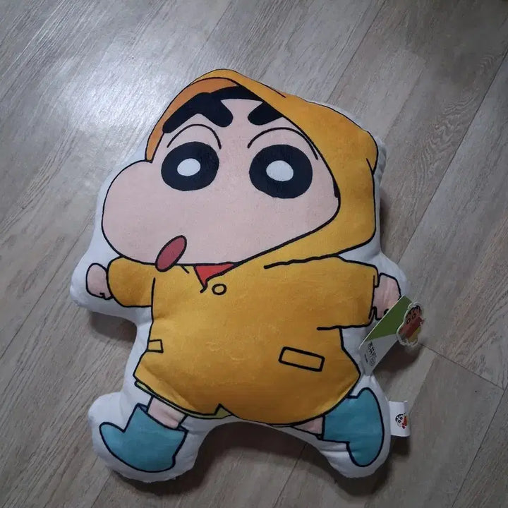 [BUNJANG] Crayon Shin-chan Raincoat Shin-chan Plush Cushion / 짱구는 못말려 우비 짱구 인형쿠션(무료배송)