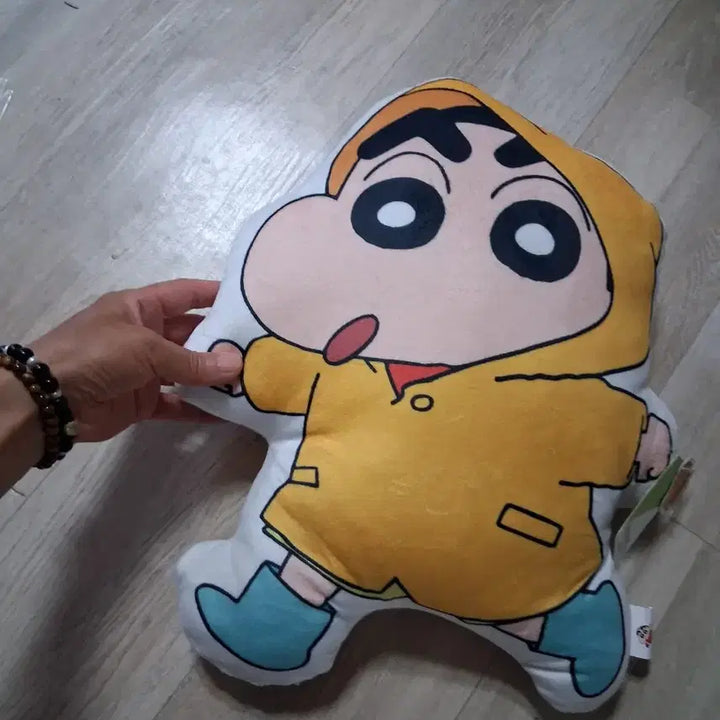 [BUNJANG] Crayon Shin-chan Raincoat Shin-chan Plush Cushion / 짱구는 못말려 우비 짱구 인형쿠션(무료배송)