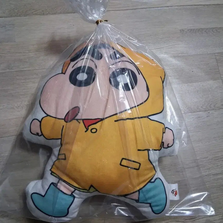 [BUNJANG] Crayon Shin-chan Raincoat Shin-chan Plush Cushion / 짱구는 못말려 우비 짱구 인형쿠션(무료배송)