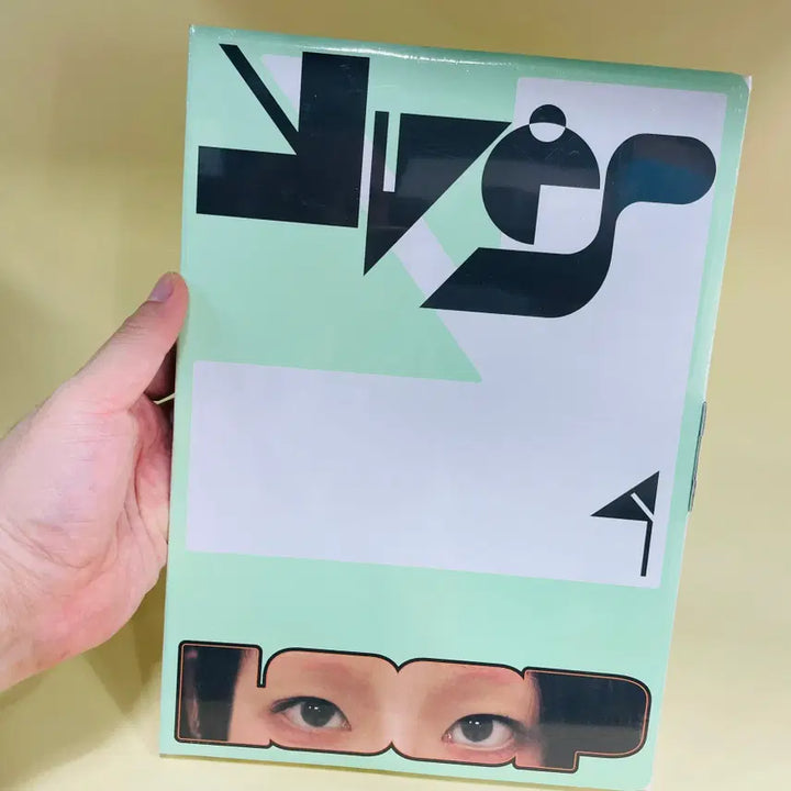 [BUNJANG] Yves (LOONA) 1st EP - LOOP (Version. 1) [Sealed] / [미개봉/CD] 이달의소녀 하수영 이브 Yves 1st EP - LOOP (Version. 1)