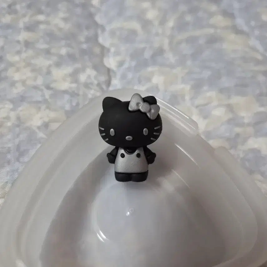 [BUNJANG] Hello Kitty Greek Yogurt Figure / 요즘그릭 요거트헬로키티 피규어