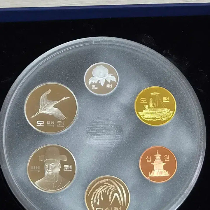 [BUNJANG] 70th Anniversary Coin Set &amp; 1981 5-Coin Set / *70주년기념주화세트와 1981년 5종주화세트