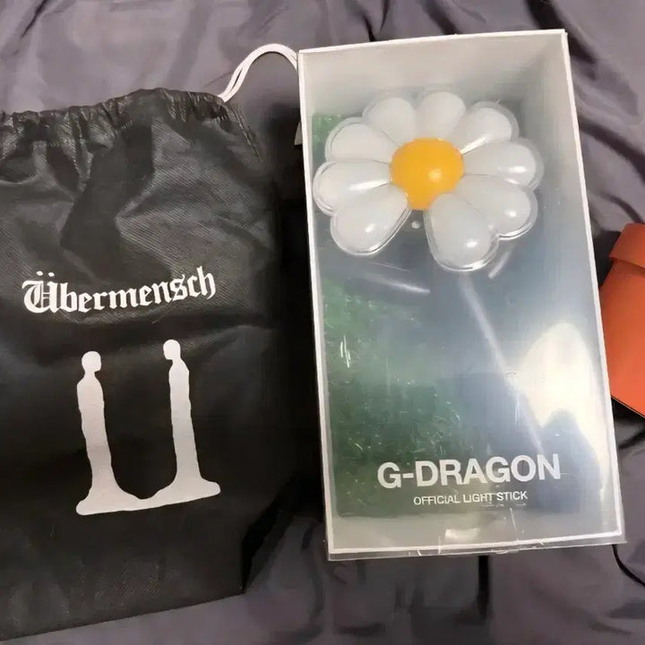 [BUNJANG] G-Dragon Daisy Bong Lightstick Bundle Set / 지드래곤 응원봉 데이지봉+크래들+더스트백